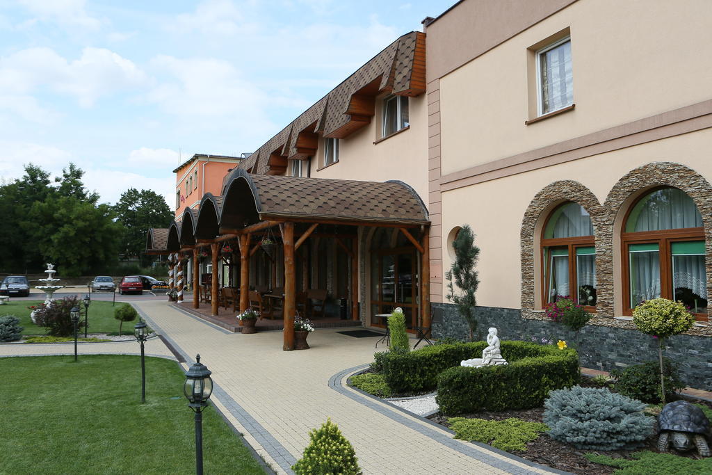 Zlote Arkady Hotel Czestochowa Bagian luar foto
